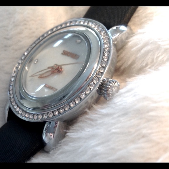 Women's diamond and crystal watch - Picture 5 of 7